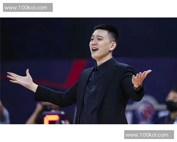 杨鸣离职后工作繁忙！CBA与NBA解说连轴转，还出席杯赛开幕式！